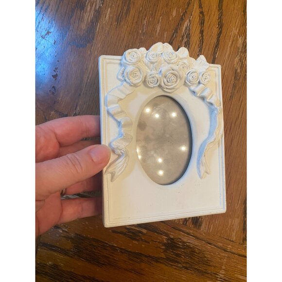 Vintage White Ornate Oval Mini Picture Frame With Rose Details - Picture 3 of 4